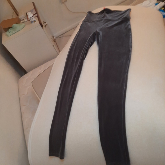 SPANX Velvet Leggings. SZ M - Picture 5 of 11